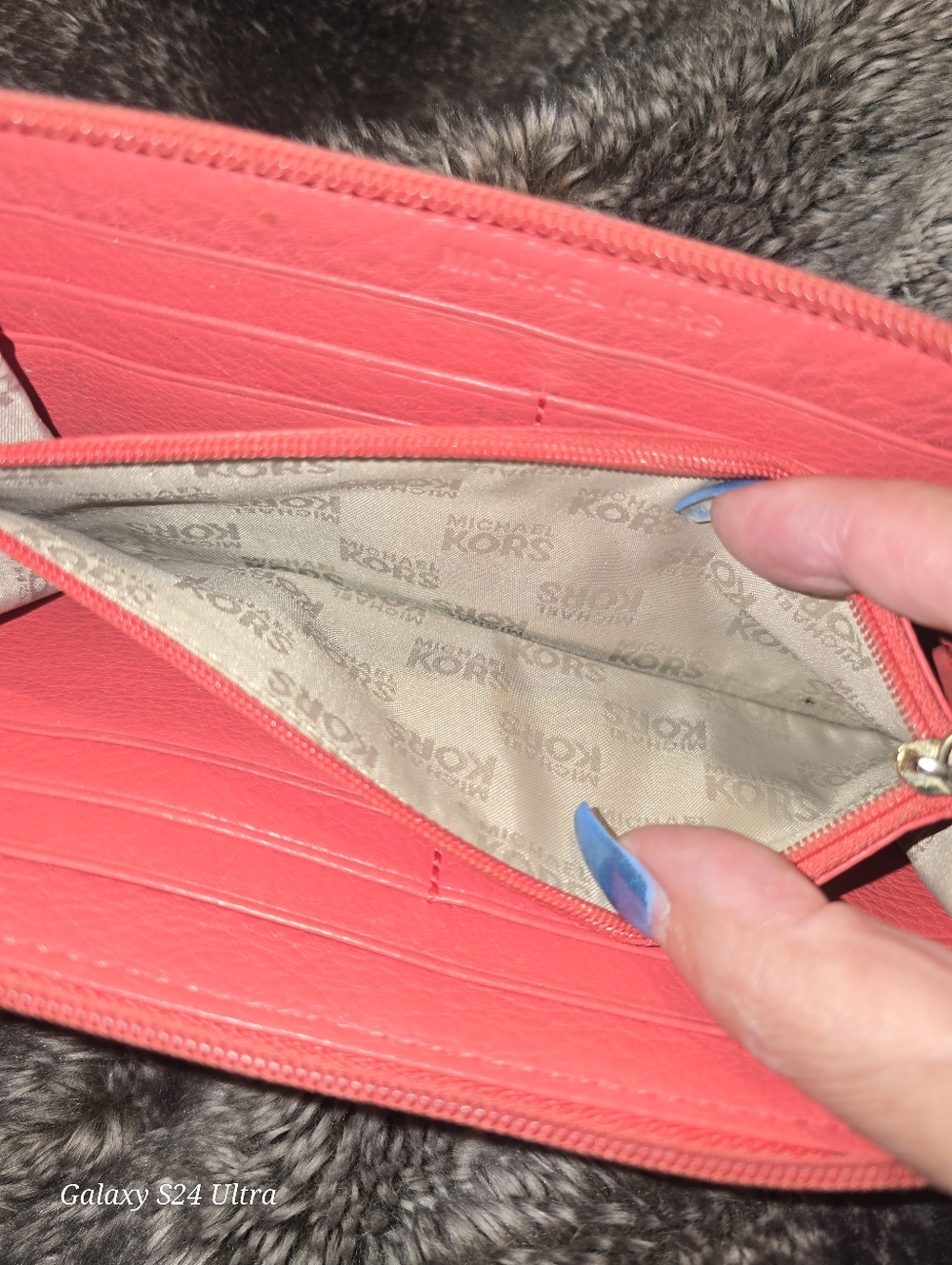 Michael Kors Coral Zip Wallet - Picture 4 of 5